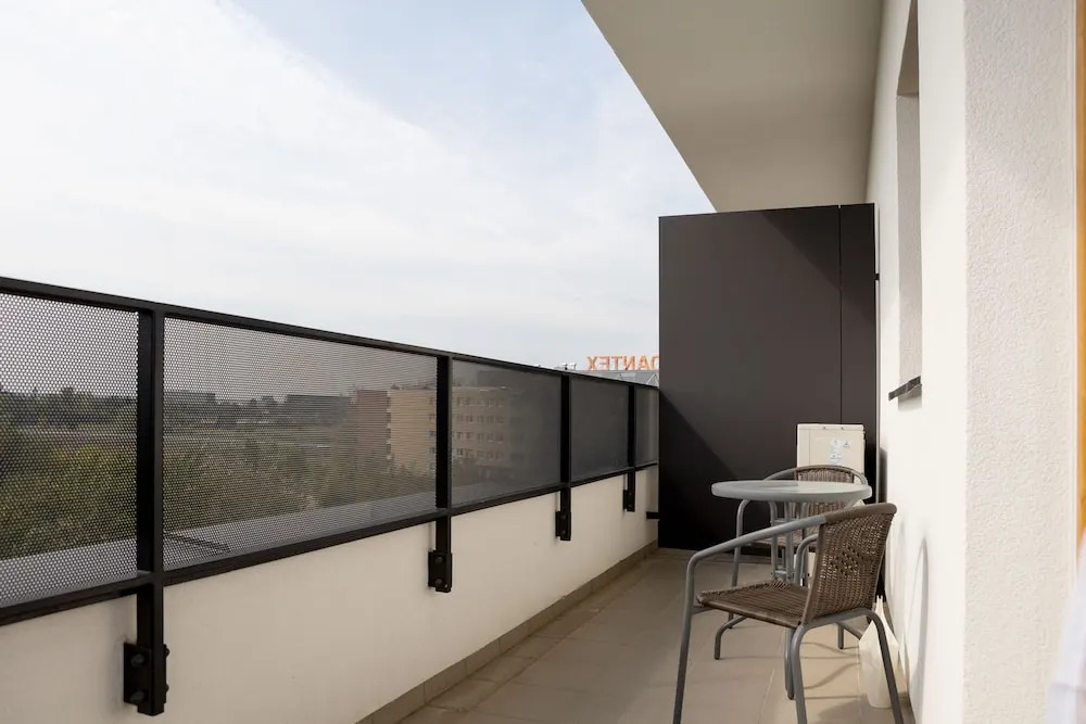 Warsaw Airport 3 Bedroom Apartment