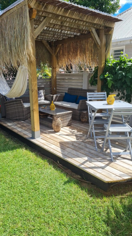 studio cosi, jardin privé, vue magique depuis piscine à débordement de la résidence