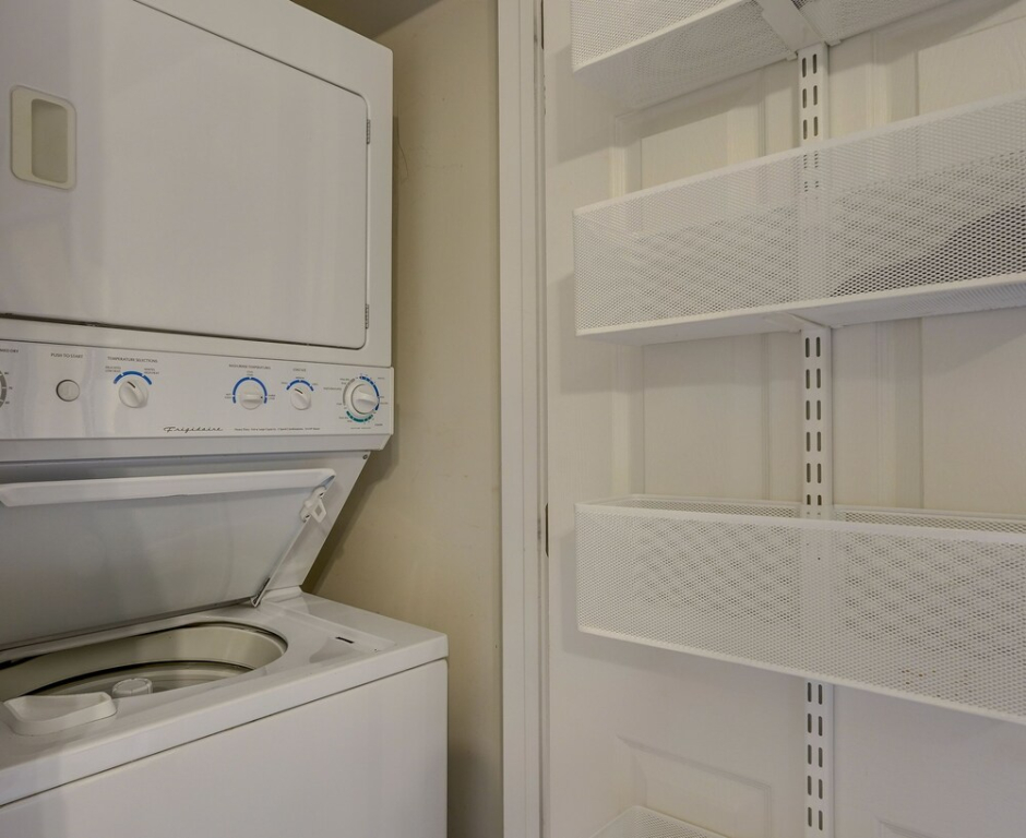 Charming PCB Condo w/ Balcony: Walk to Beach!