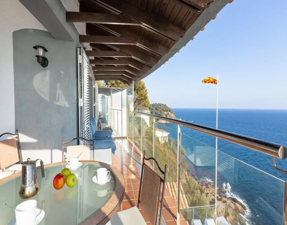 Villa in Cala Canyelles With Sea Views & Pool