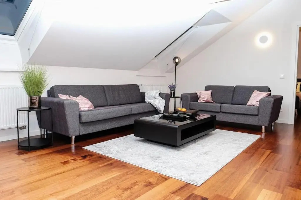 #stayhere - Spacious Luxury Town Hall 3BDR Apartment