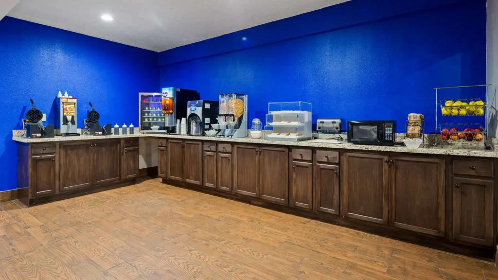 Spanish Trails Inn - Laredo Hotel