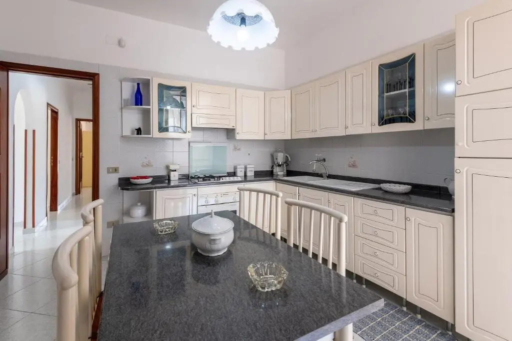 Casa Viola 1 piano 100 mt dal mare