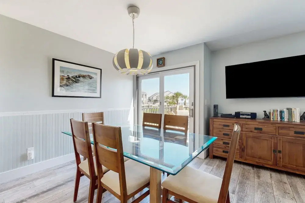 Lovely oceanfront townhouse in Summer Beach Village w/Shared Pool, Central AC