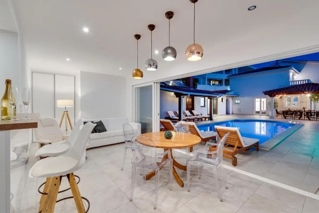 Seaview Villa MaToLi with heated 50sqm pool and 4 bedrooms, close to Split