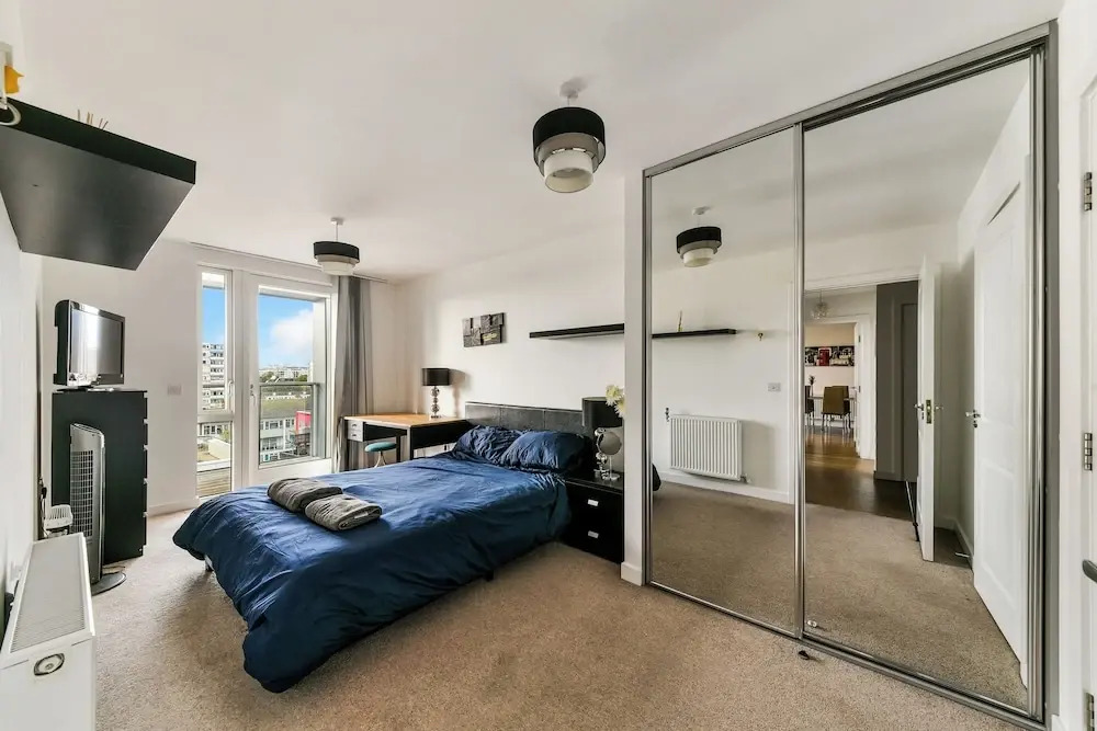 Luxury 2 bed Apartment in Canary Wharf - Free Wifi