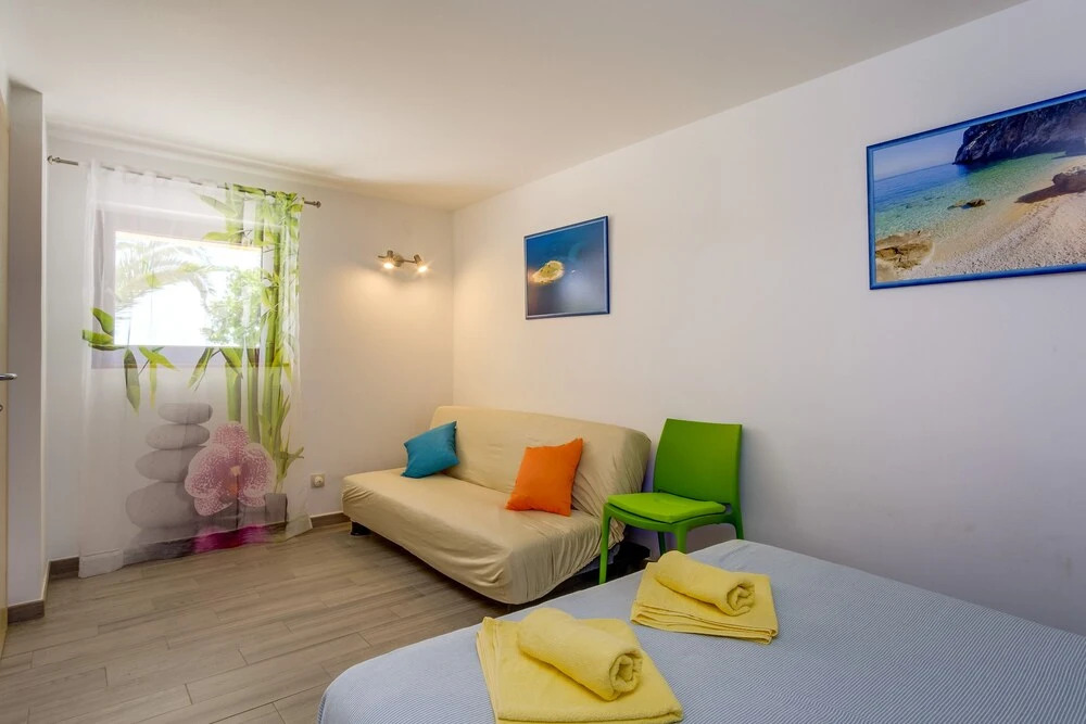 An Apartment Gardenia
