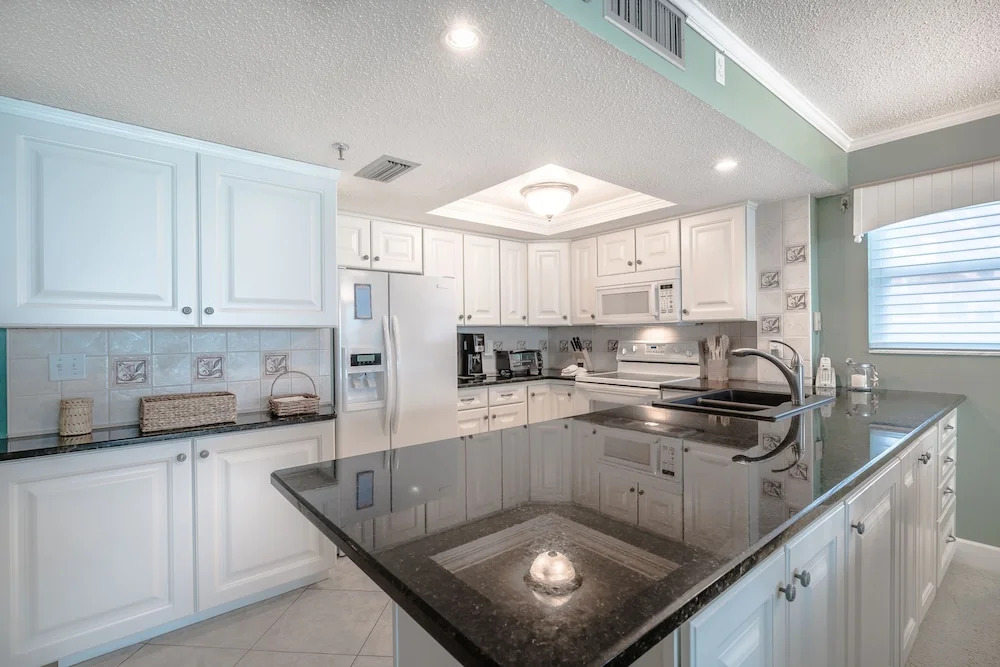Pointe Condo #201 by Vtrips