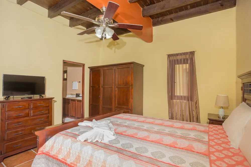 Caribbean Breeze 6b 2 Bedroom Condo by RedAwning