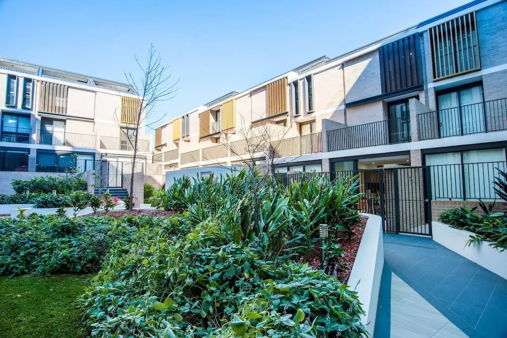 Lovely & Luxurious Townhouse In Zetland