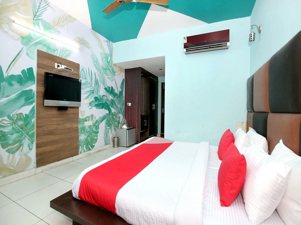 OYO 1357 Hotel Midland