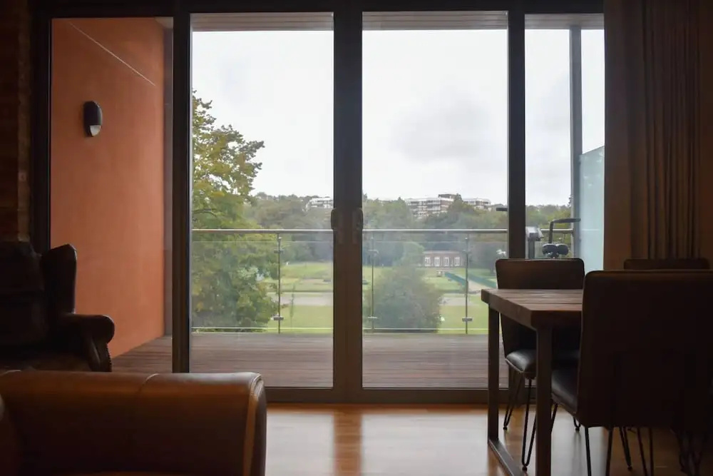 Modern 1 Bedroom Apartment With Balcony By Preston Park