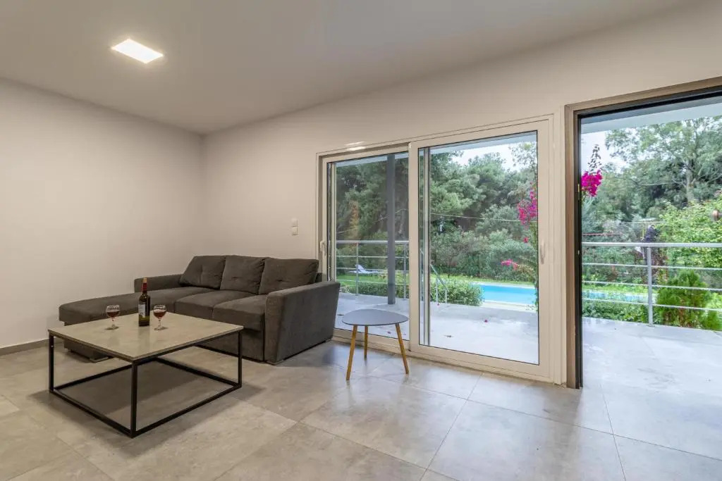 Marvelous, Secluded Villa w/ 3 BR , Pool & Garden, Kavos