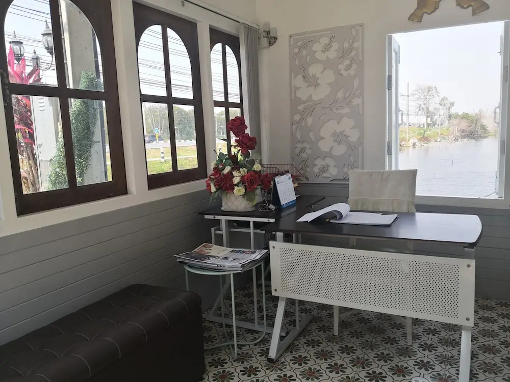 Naruchon Hotel