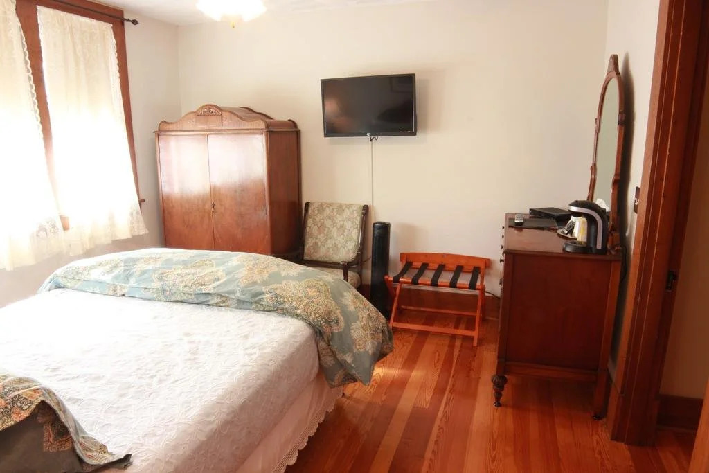 DeBourge Guesthouse
