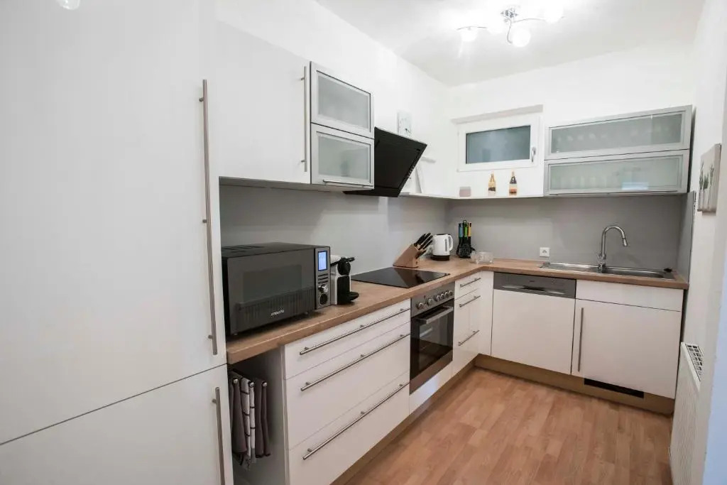 Große Ferienwohnung mit Seeblick nahe Wörthersee Ideal für Familien & Gruppen