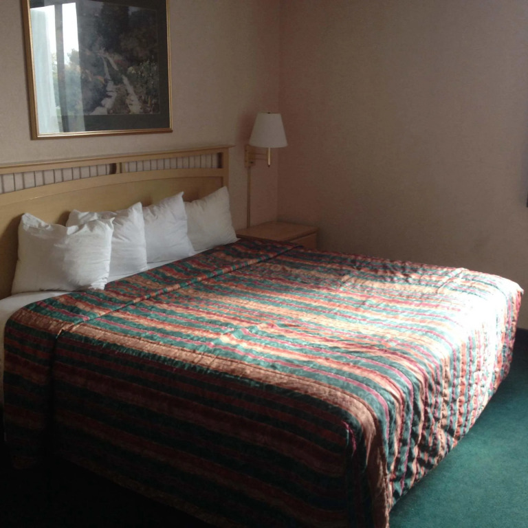 Roseville Inn