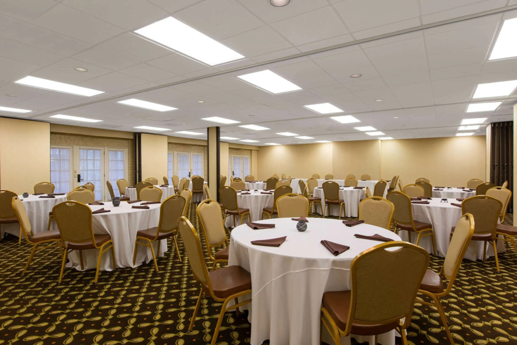 Aksarben Suites, A Trademark Collection Hotel