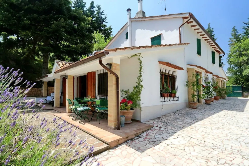 Villa With Private Pool and Garden in Private Location
