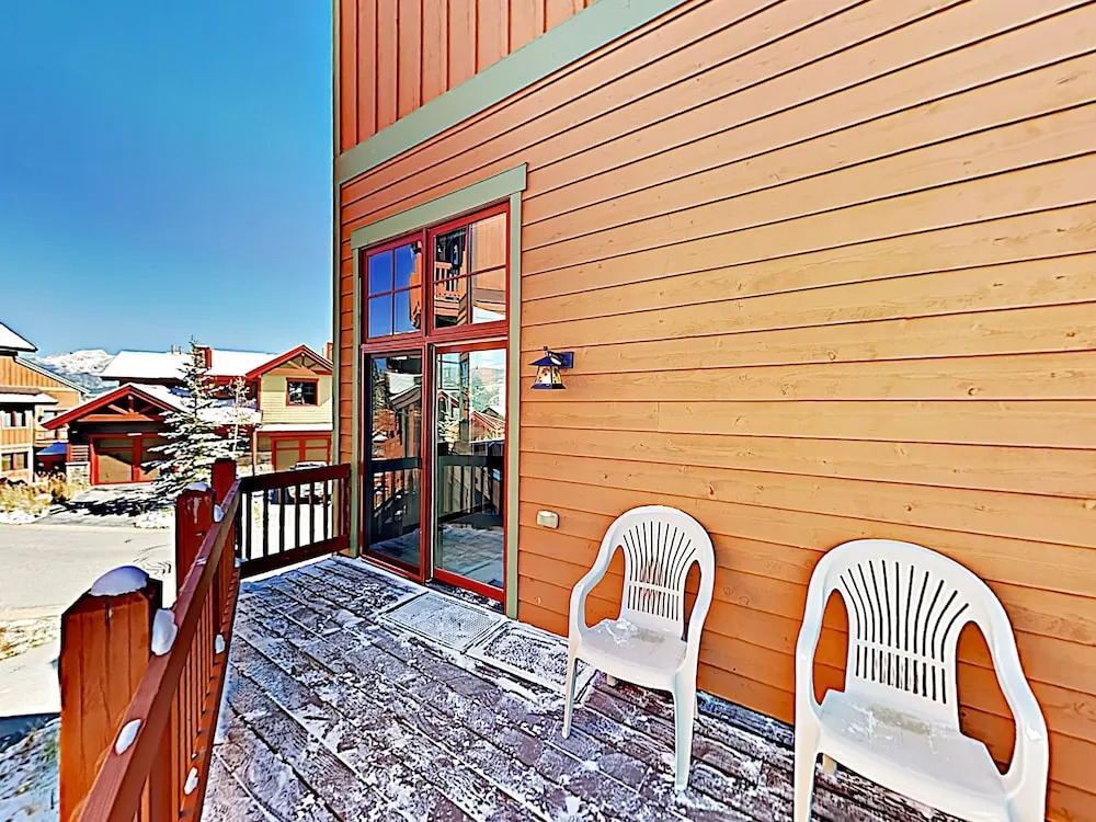 New Listing! Stylish Townhome W/ Private Hot Tub 3 Bedroom Townhouse