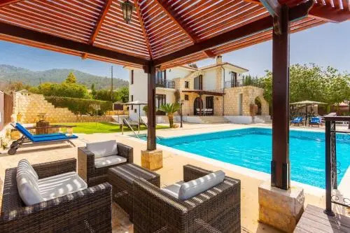 Pomos Harbourbiew Villa