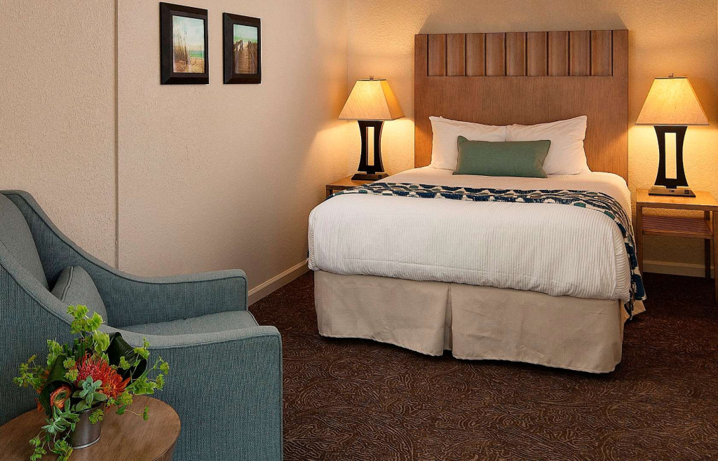 Cambria Landing Inn and Suites