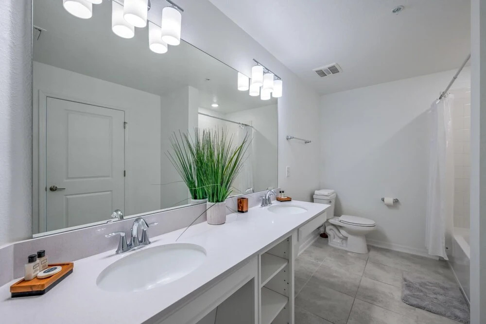 Spacious Beautiful 3-br Condo Prime Location