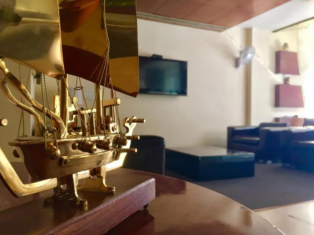 Hotel Aura - 05 Mins from New Delhi Railway Station & Connaught Place