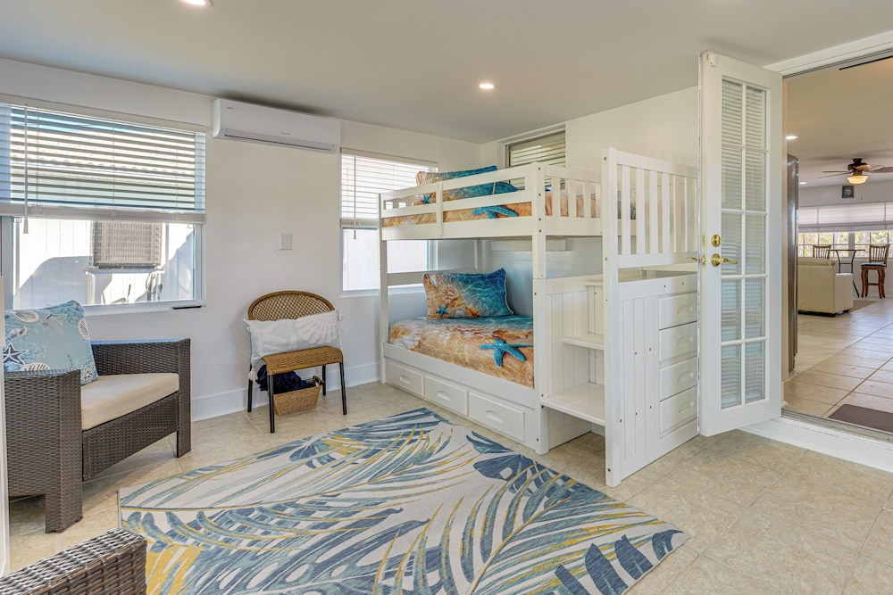 Steps to Sand: Clearwater Family Home w/ Game Room