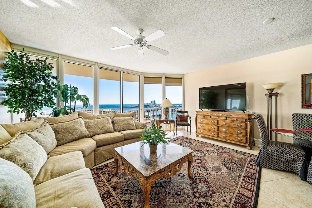 Crb1216 2 Bedroom Condo