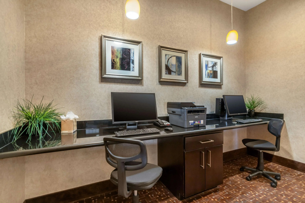 Best Western Plus Lytle Inn and Suites