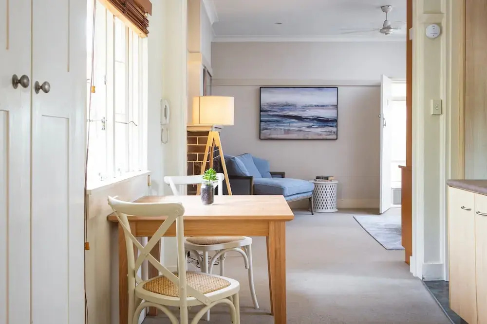 Chic Apartment With Sun Lounge Near Manly Beach