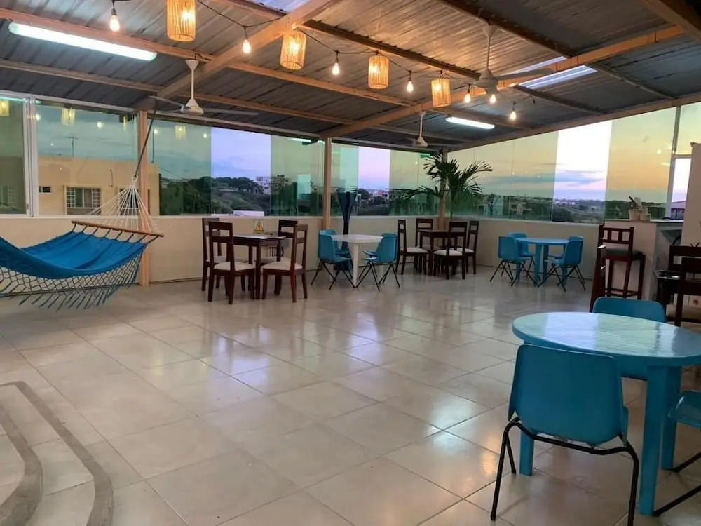 Reef Hostel Manta