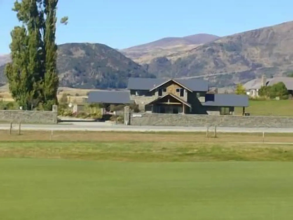 Golfcourse Road Chalets and Lodge