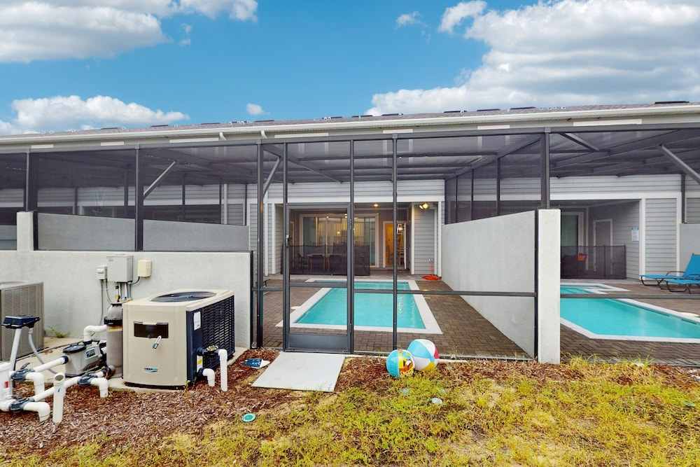 Charming Townhome With Private Pool, Lanai, & Washer/dryer