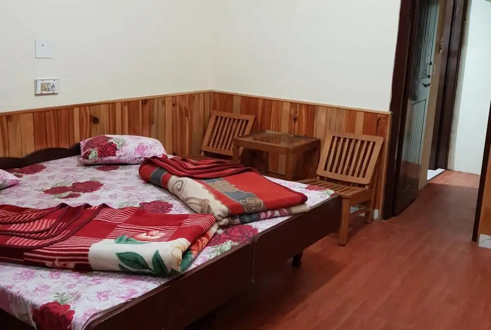 Goroomgo Aby's Hut Manali