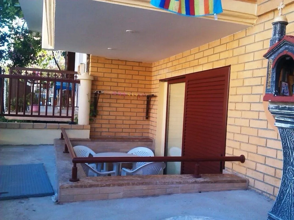House Sartios