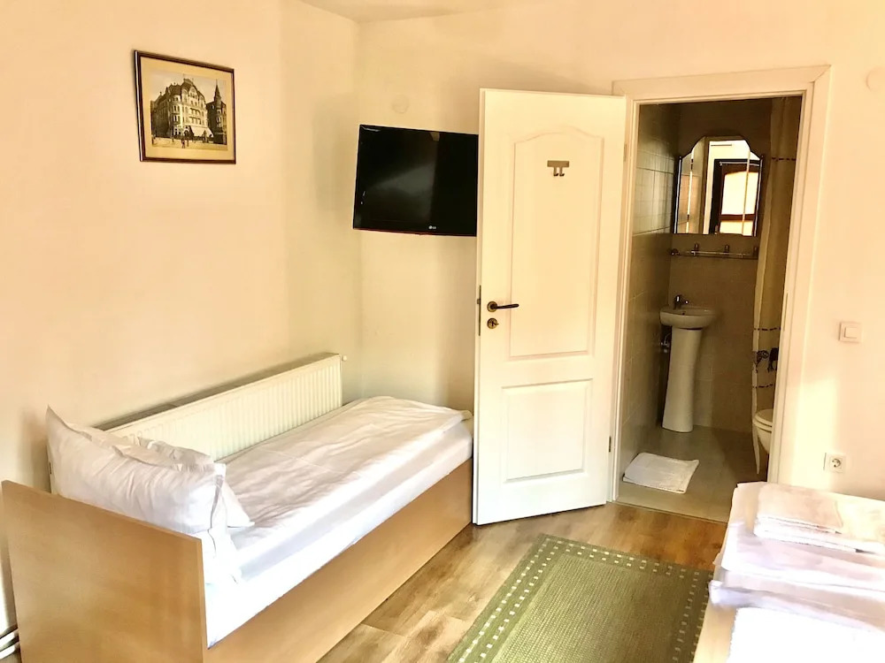 Cristis Rooms - Pensiune
