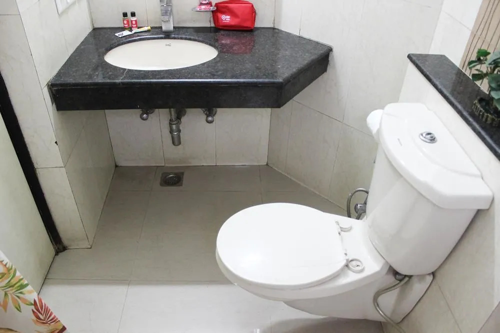 Oyo Premium Galleria Market Dlf 4
