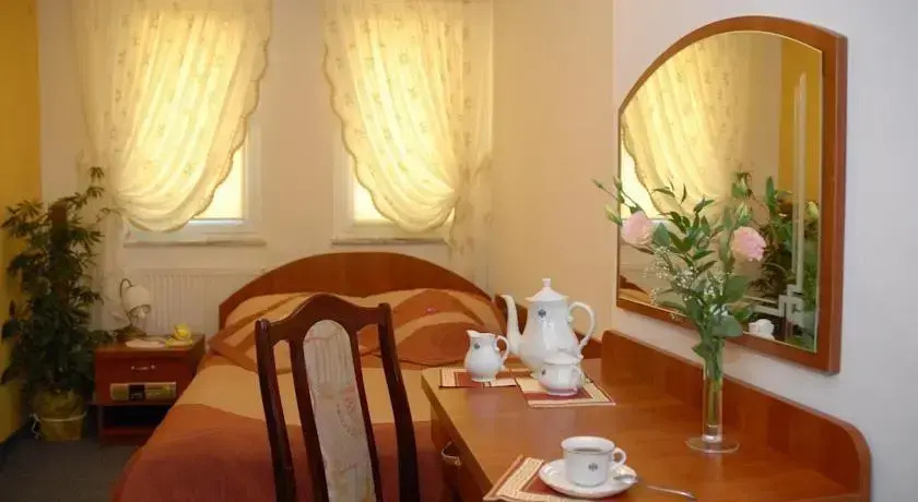 Hotel Restauracja Kaukaska Jadwiga Choroszy