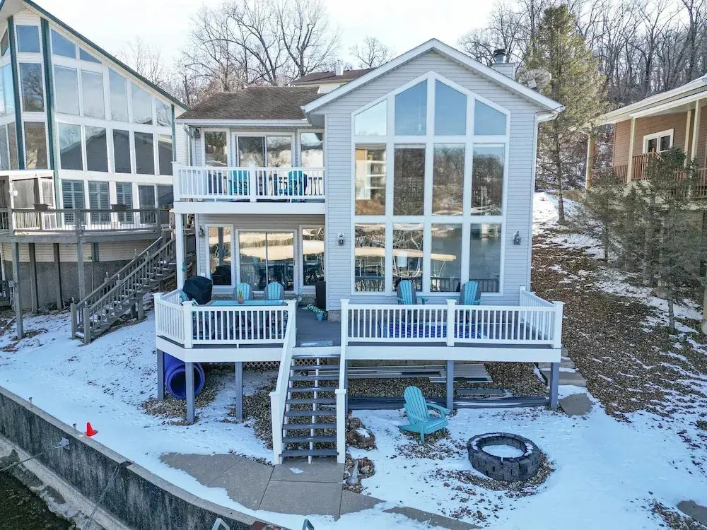 Amazing Wall of Windows, Swim Dock & Pet Friendly