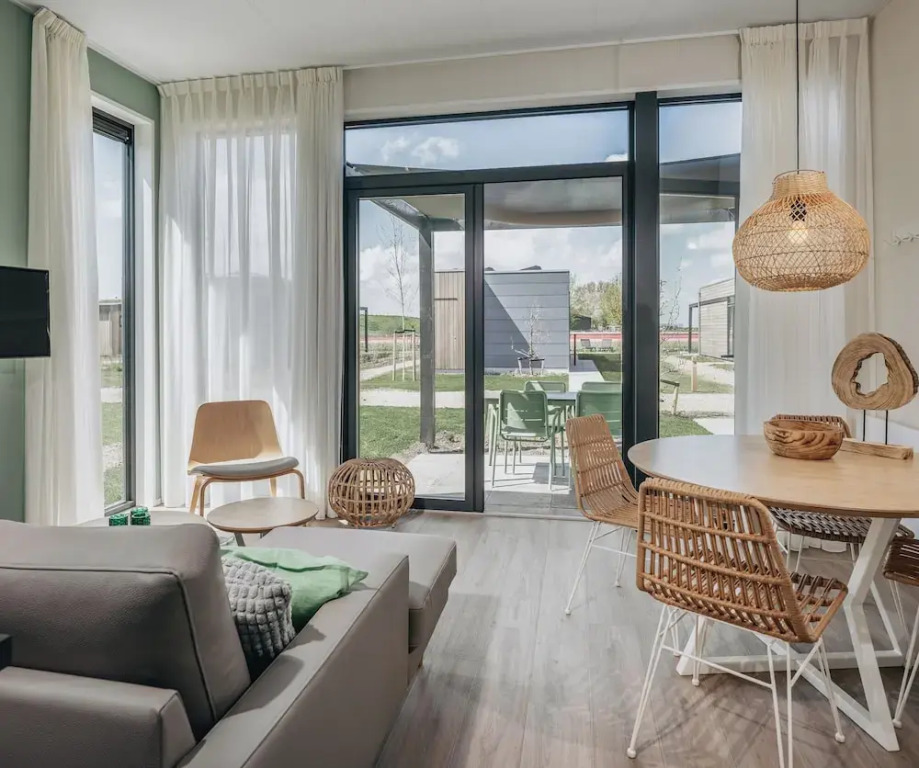 Comfy Lodge with Microwave near Markermeer