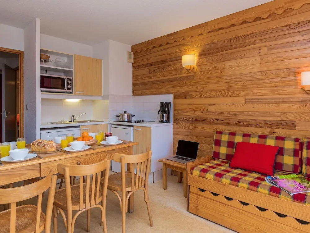 Carefully furnished apartment near the piste and Valmeinier