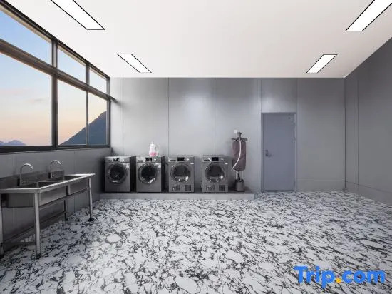 Yuan Atour Hotel (Yiwu Airport High-speed Railway Station)