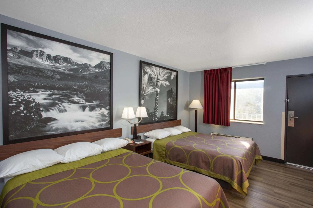 Super 8 By Wyndham Naples