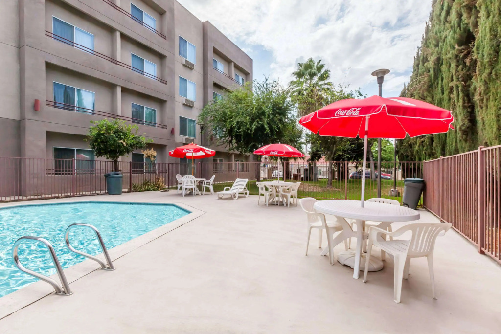 Ramada by Wyndham Bakersfield