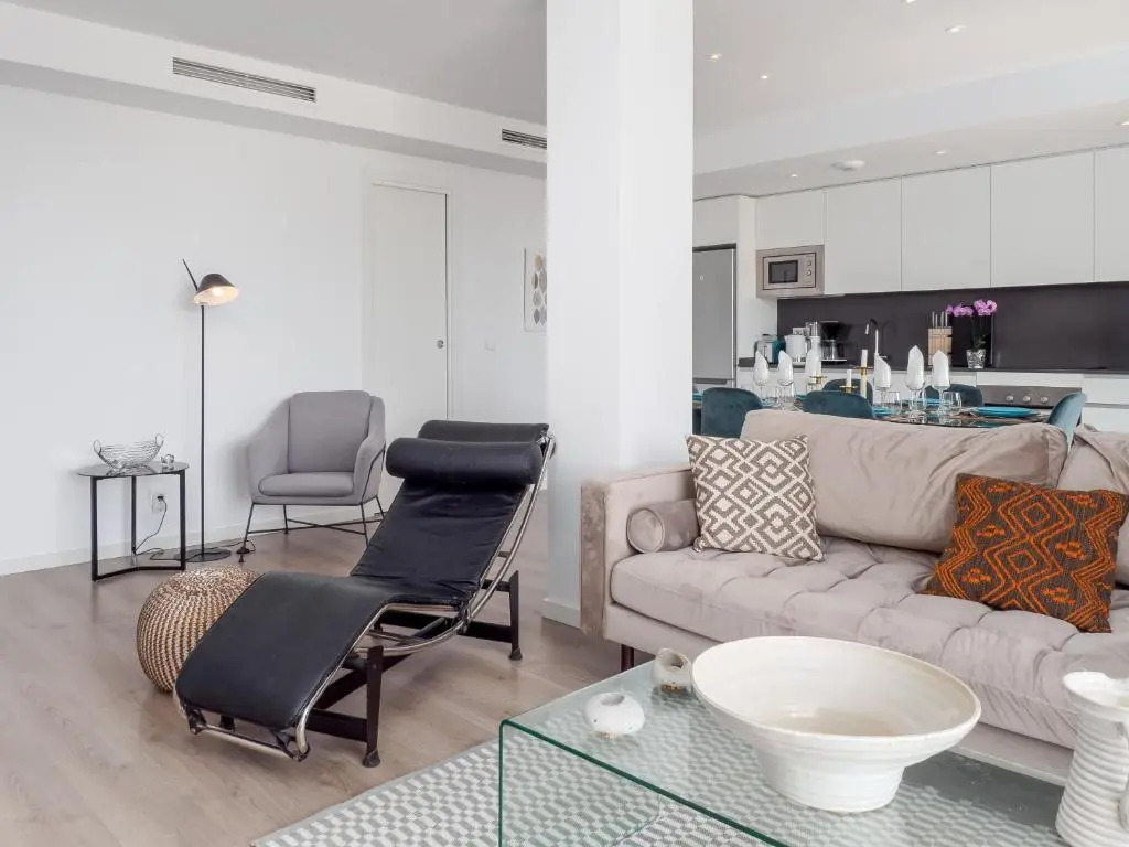 2313-Amazing new luxury apartment with three bedrooms