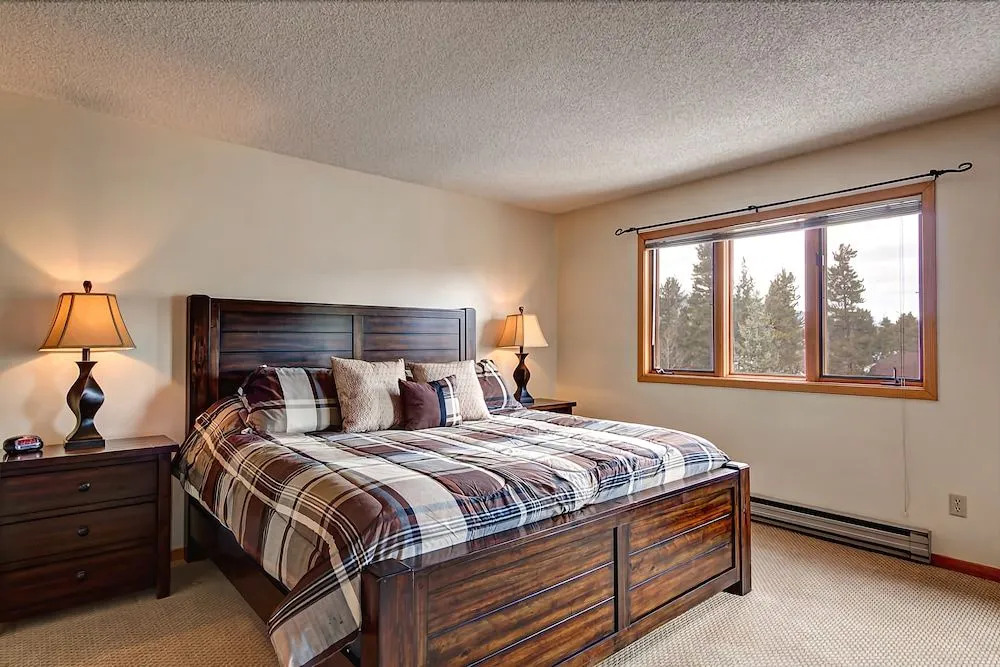 Woods Manor Condo