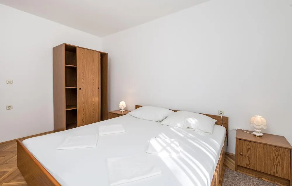 Stunning Home in Barbat-rab With Wifi and 2 Bedrooms