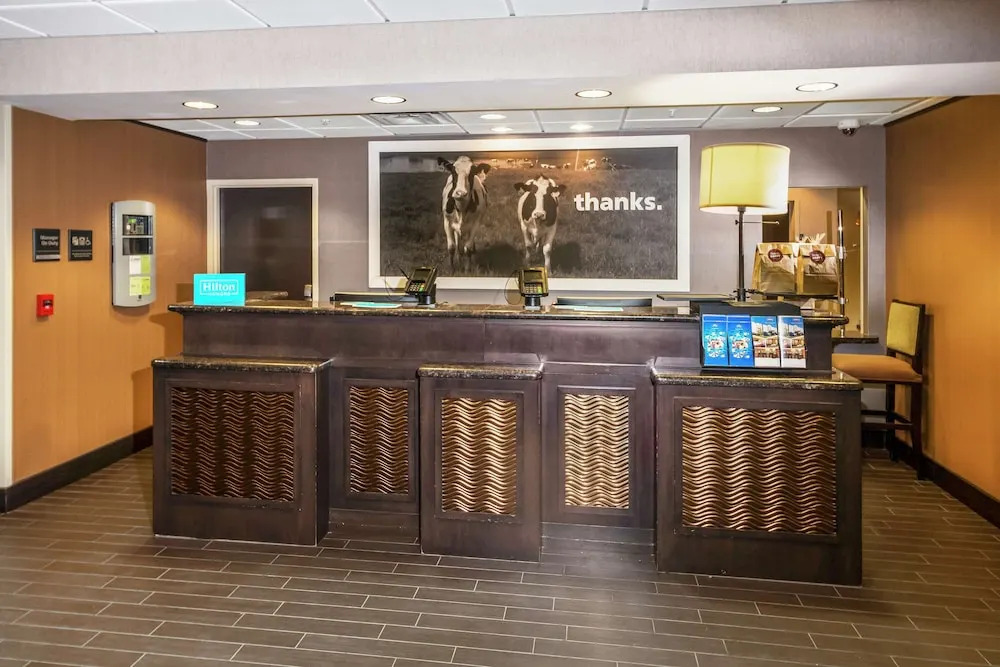 Hampton Inn and Suites Tulsa/Catoosa
